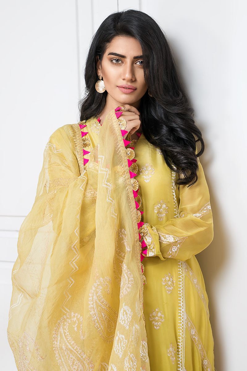 Rabia Zahur. Yellow dashes